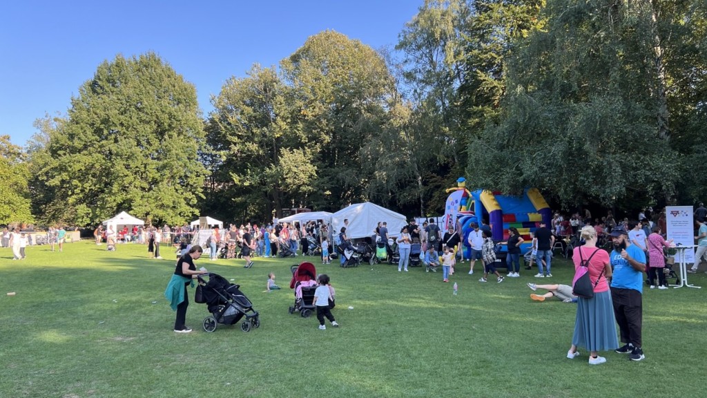 4.000 Kinder und Erwachsene besuchten das Kinderspektakel im Herzogenriedpark | Foto: M. Schülke