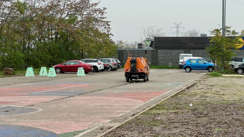 Aushalten statt Gestalten heißt die Devise auf der Mitte der südlichen Platzhälfte | Foto: M. Schülke