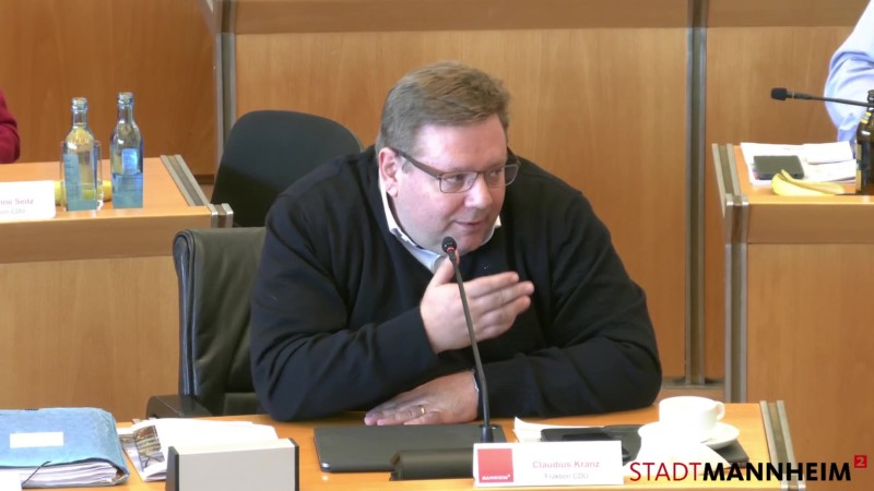 Claudius Kranz richtet sich mit einem hilfreichen Hinweis an die AfD | Screenshot: mannheim-videos.de