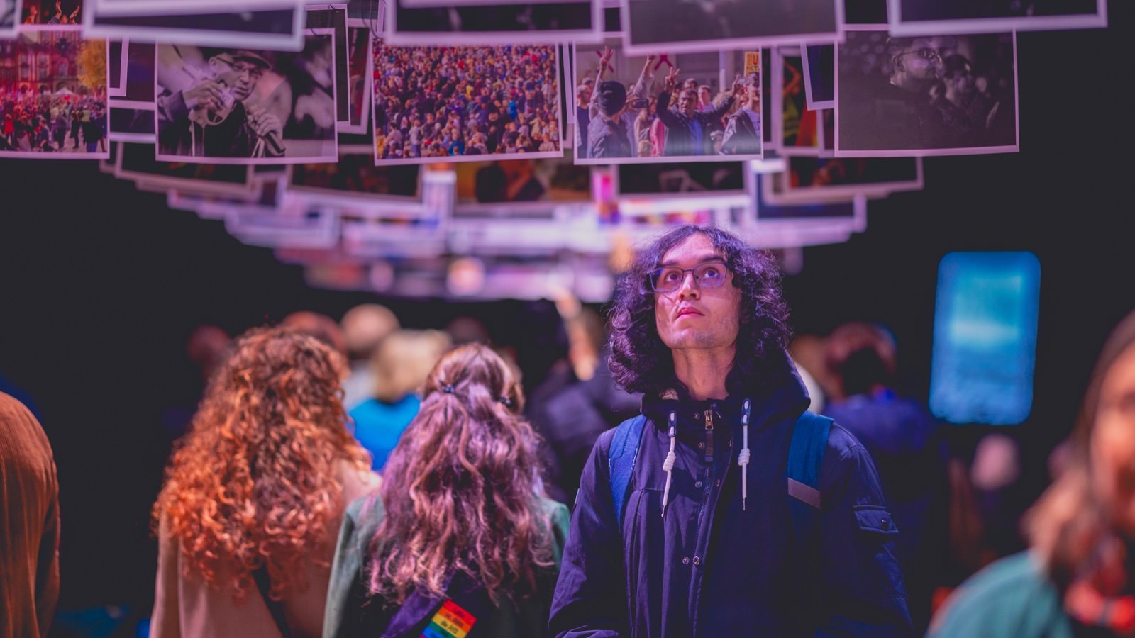 Die Installation über den Köpfen hatte einen ungewohnten Effekt | Foto: Alexander Kästel